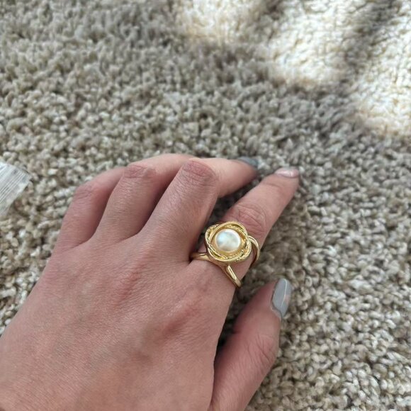 Elegant Gold Tone Pearl Ring – Brand New - Picture 2 of 4
